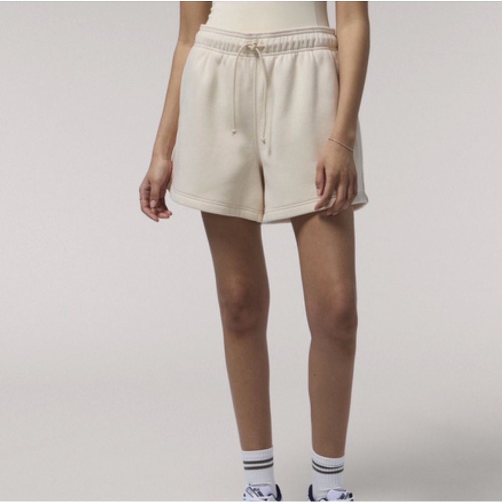 COZI Womens Yabsia Fleece Shorts Tan XS NWT 5” Inseam